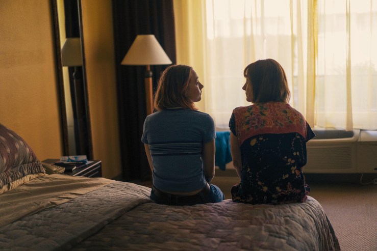 Lady-Bird-019-Saoirse_Ronan-Laurie_Metcalf